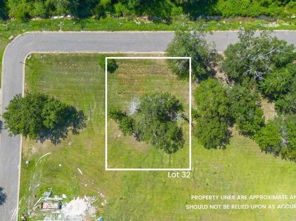 32 Briar Creek Cir, Laurel, MS 39440