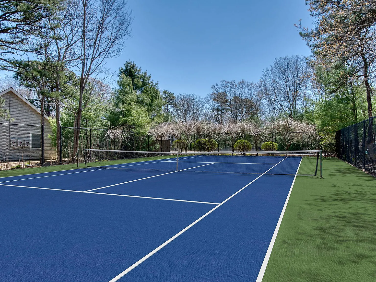 Wainscott Privacy 5 Bedrooms with Tennis — Photo 2