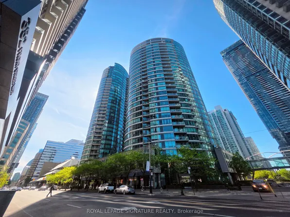 373 Front St W #1703, Toronto, ON M5V 3R7