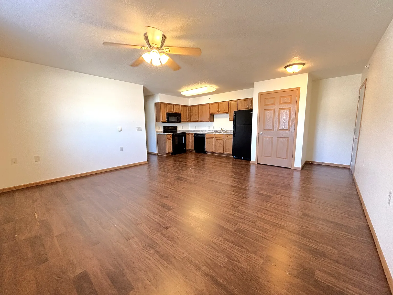 2 bed, 800 sqft, $1,025 — Photo 2