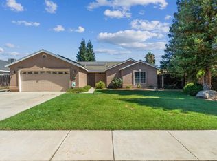 498 Crestwood Ave, Woodlake, CA 93286