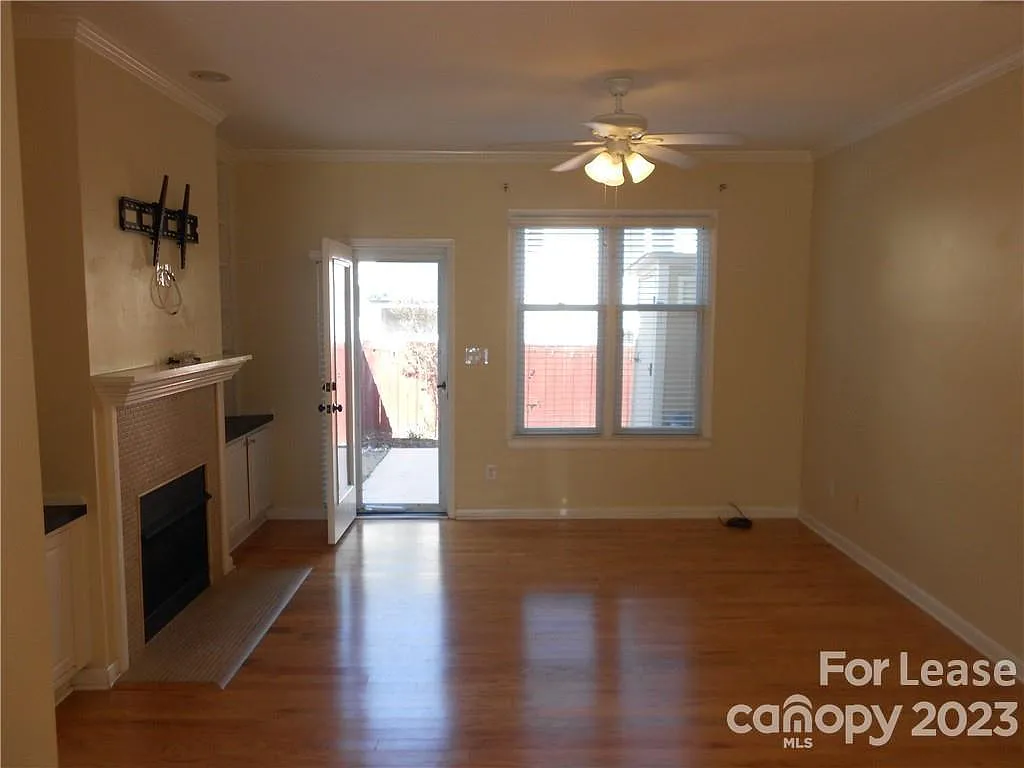 2 bed, 2.5 bath, 1100 sqft, $3,000 — Photo 4