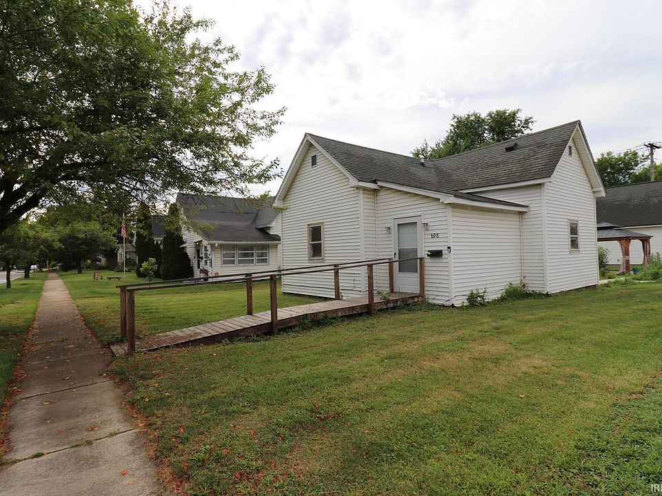 1st image of 698 Plum St