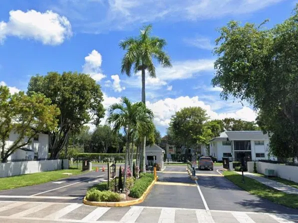 19055 NW 62nd Ave APT 204, Hialeah, FL 33015