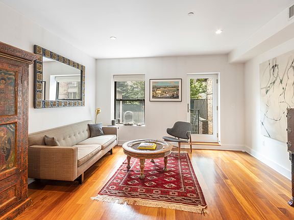 3rd image of 264 Cumberland St APT 5