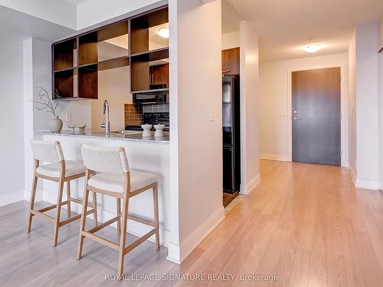 125 Village Green Sq #3807 — Photo 6