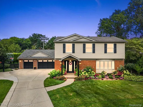 676 Peach Tree Ln, Grosse Pointe, MI 48236