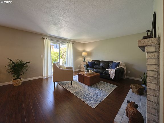 4th image of 1112 NW 133rd St APT B