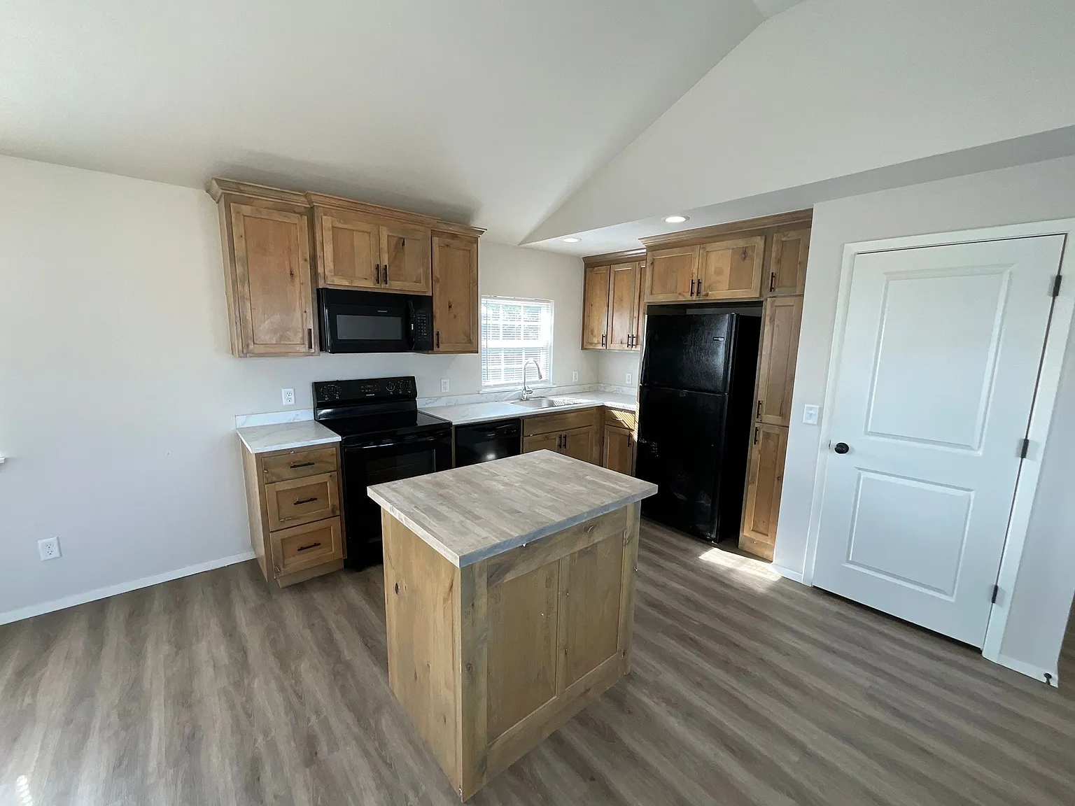 2 bed, 896 sqft, $1,100 — Photo 4