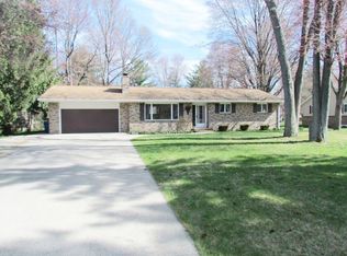 2895 E Martin Ct, Midland, MI 48640