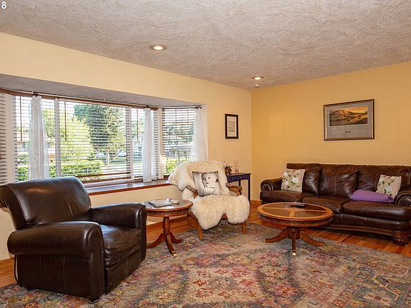 4th image of 7104 NE 70th St