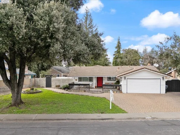 1271 Bentley St, Concord, CA 94518