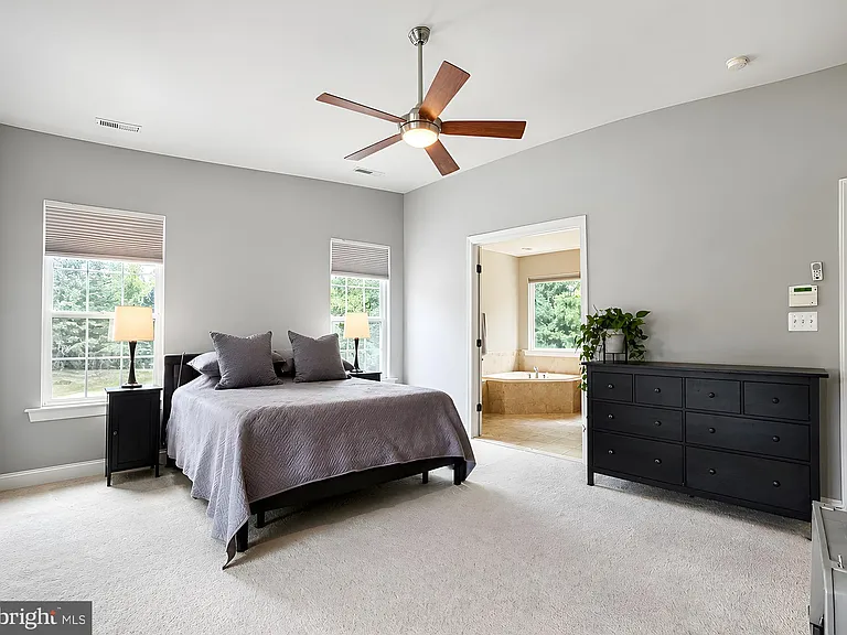 23017 Holloway Ct — Photo 38