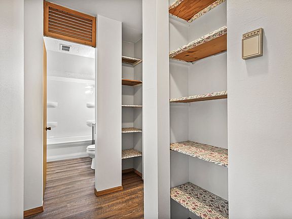 5th image of 1432 Henry St #8