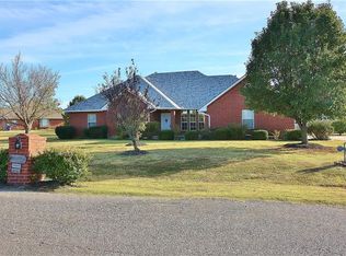 2304 E North Lake View Ln, Mustang, OK 73064