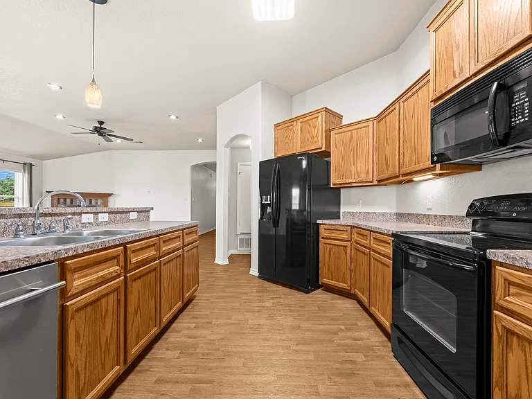 3006 Montague County Dr — Photo 9