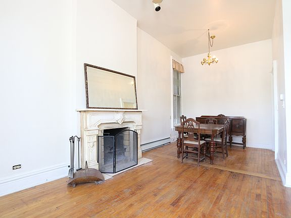 3rd image of 916 S Leavitt St #1