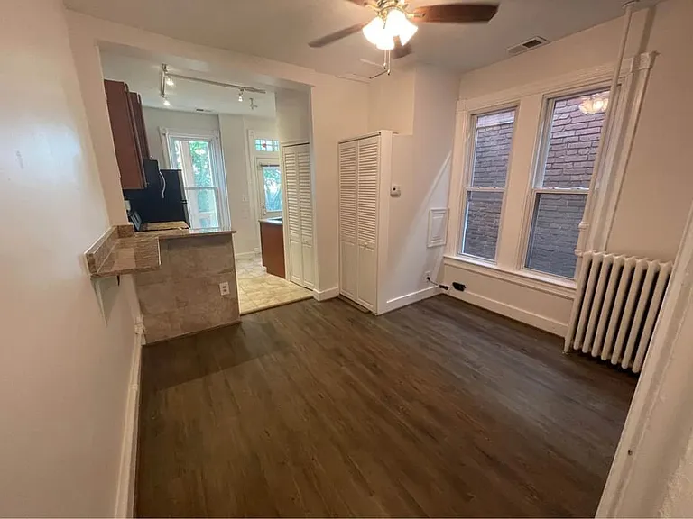 1332 E St NE — Photo 8