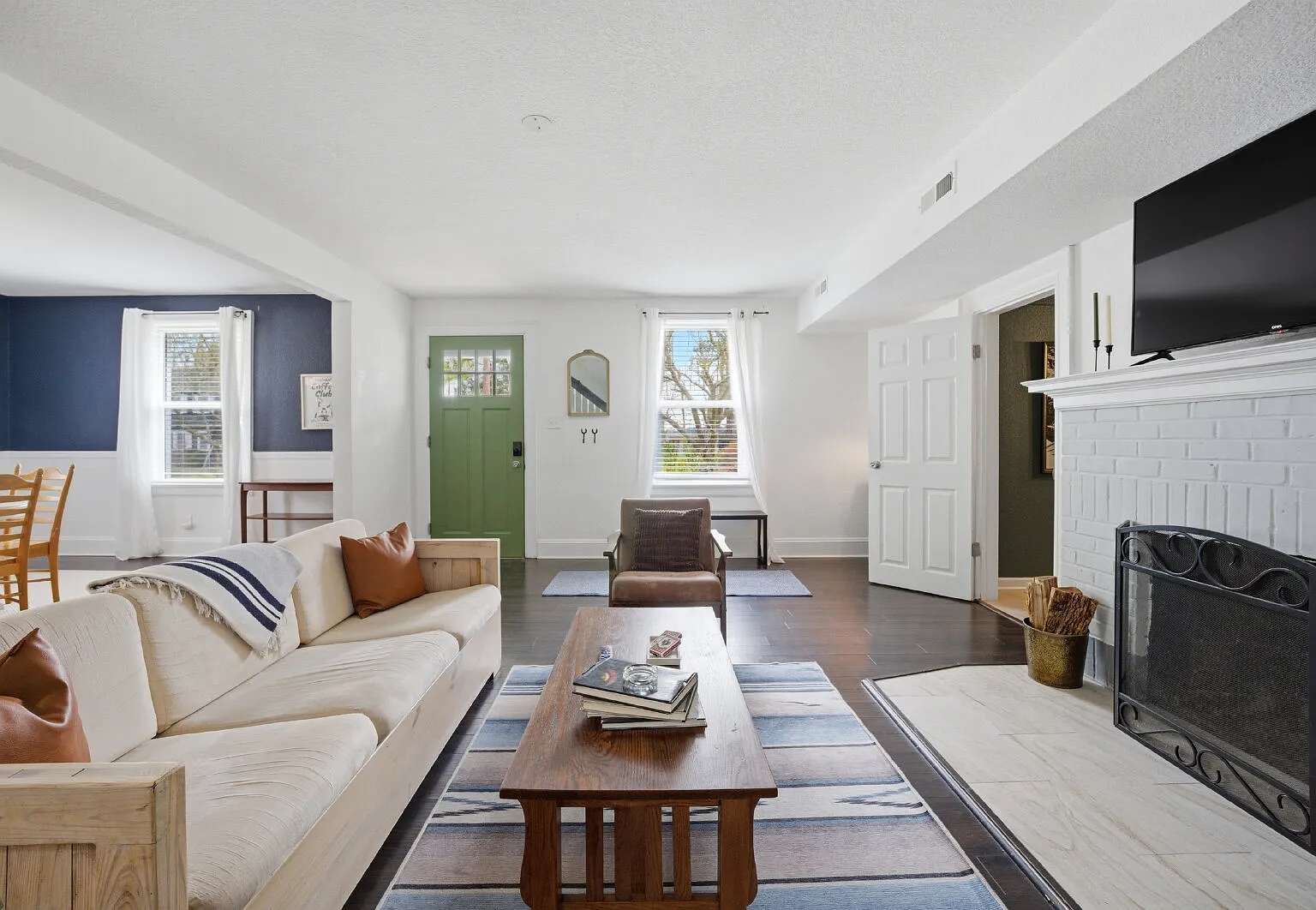 4 bed, 2.5 bath, 1720 sqft, $4,000 — Photo 1