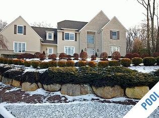 16 Skyler Ct, Oak Ridge, NJ 07438