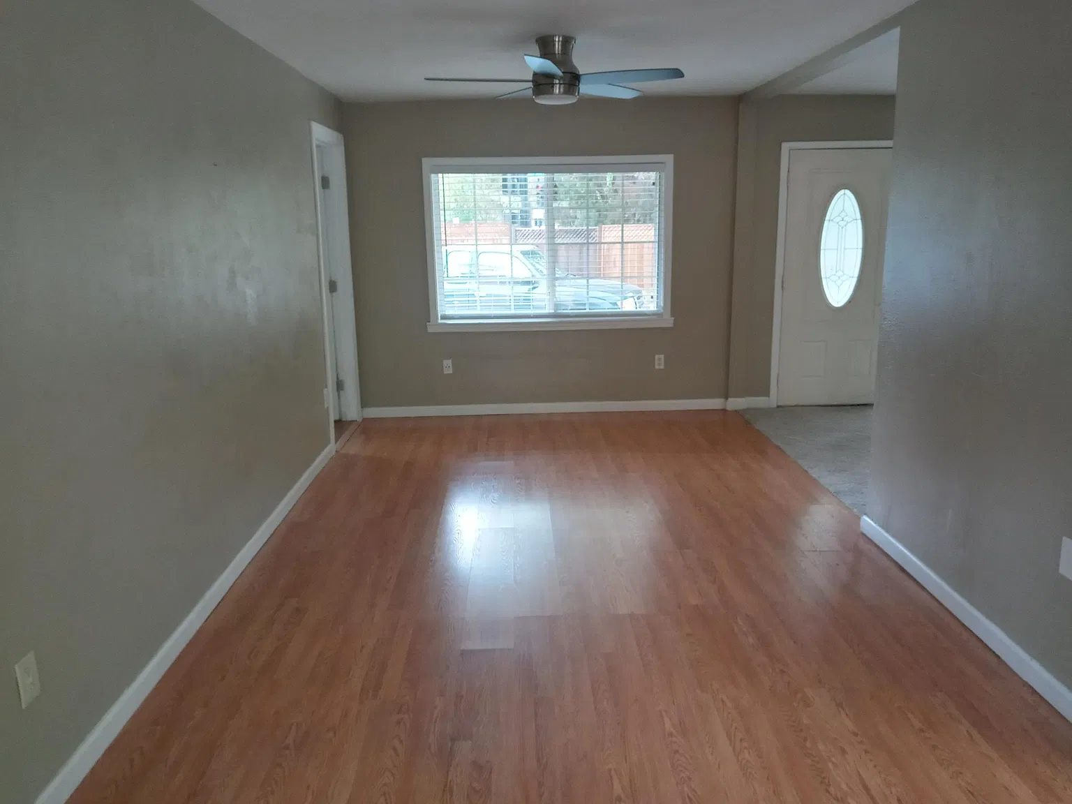 3 bed, 1350 sqft, $4,300 — Photo 4