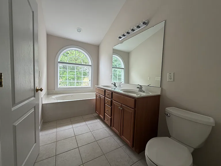 3049 Imperial Oaks Dr — Photo 4