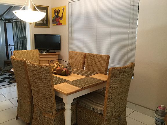 4th image of 1610 Laird St