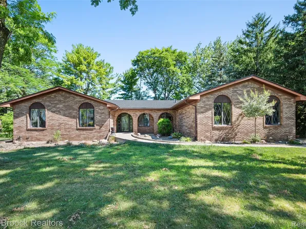 31034 Berryhill St, Farmington Hills, MI 48331