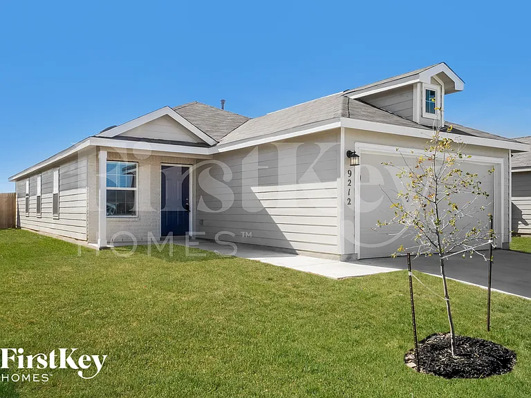 9211 Griffith Run — Photo 2
