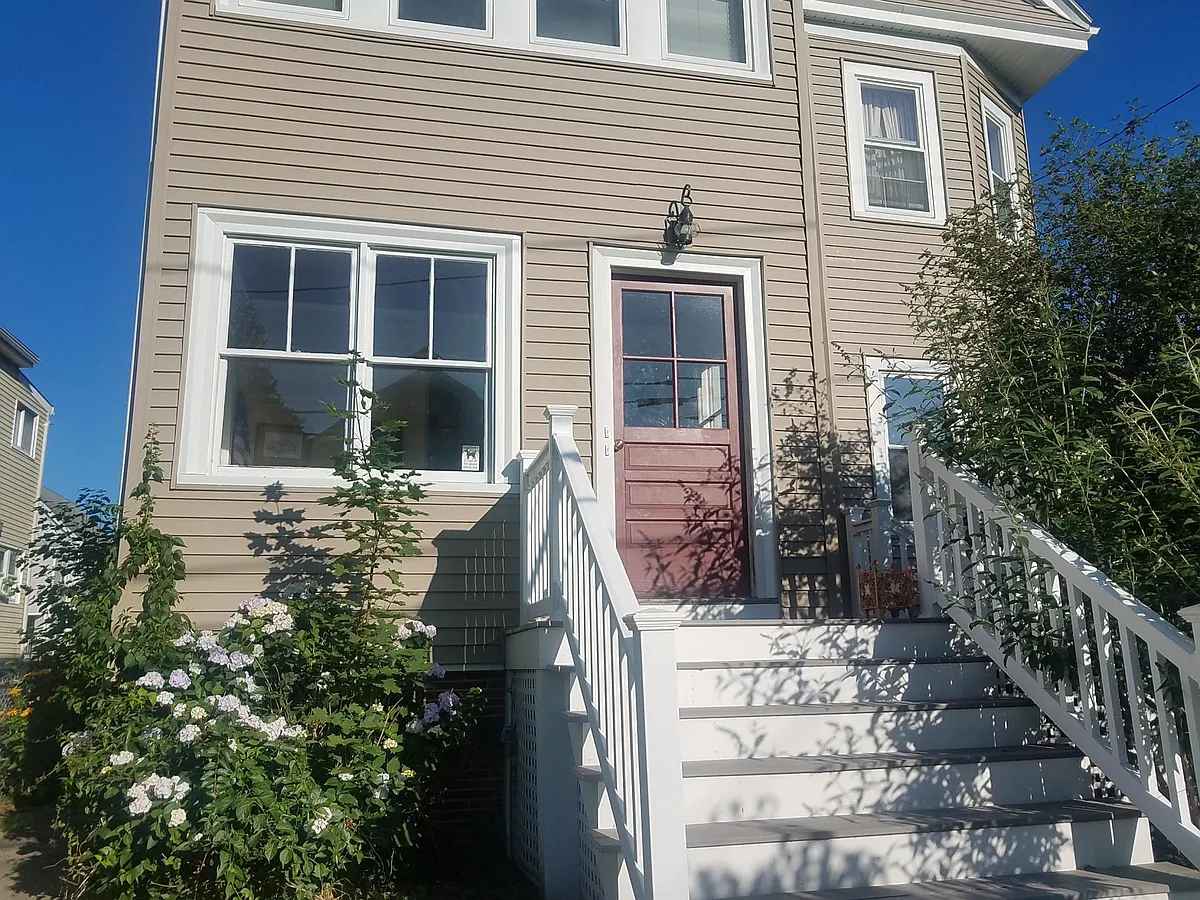 Front steps - 68 Burnside St