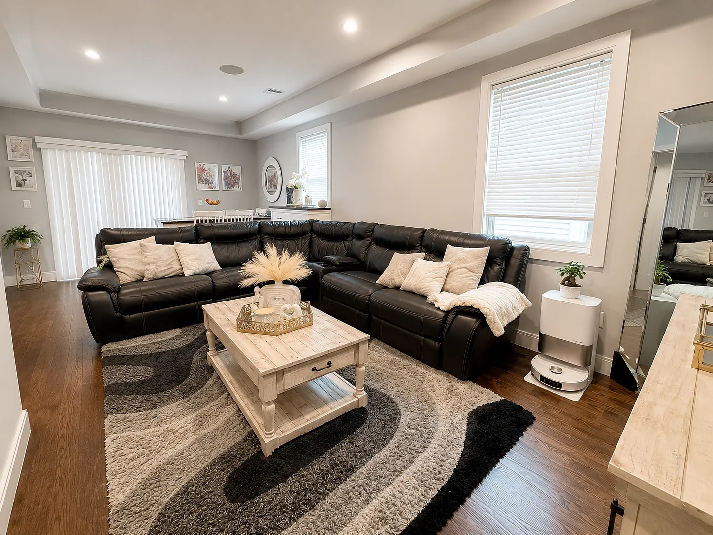 3 bed, 1222 sqft, $3,350 — Photo 3