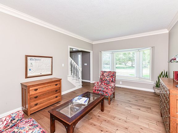 4th image of 1385 Edinburgh Dr