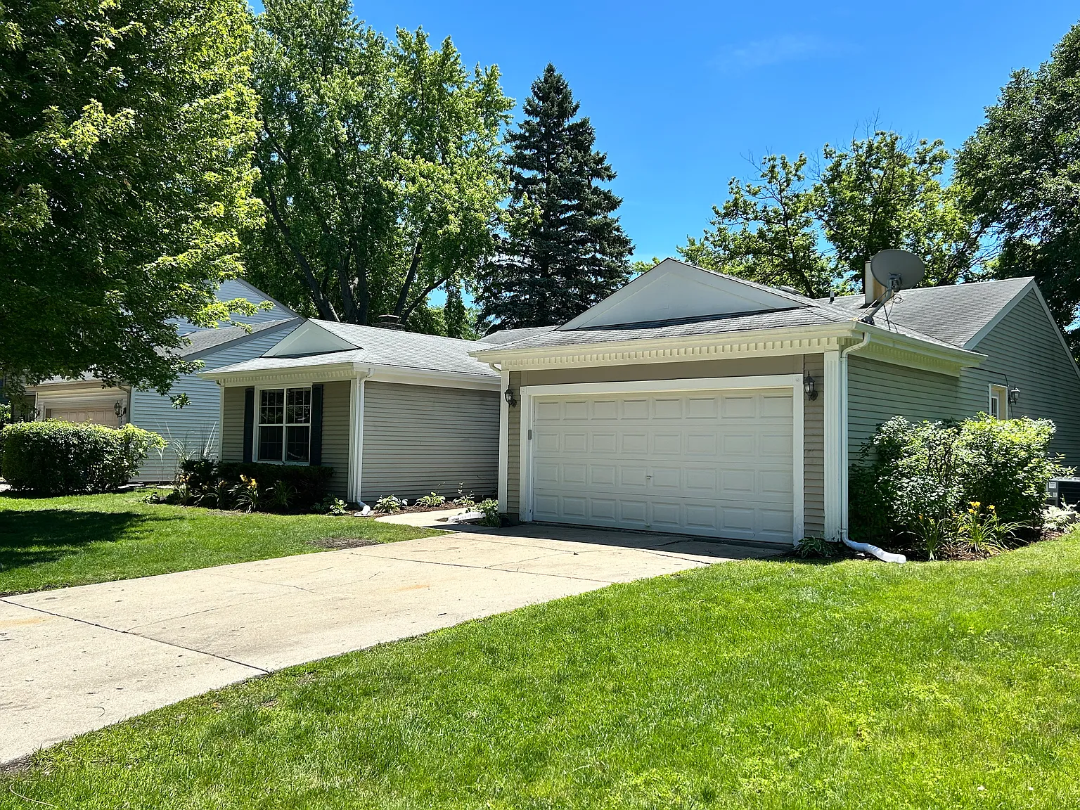 3 bed, 1665 sqft, $3,350 — Photo 2