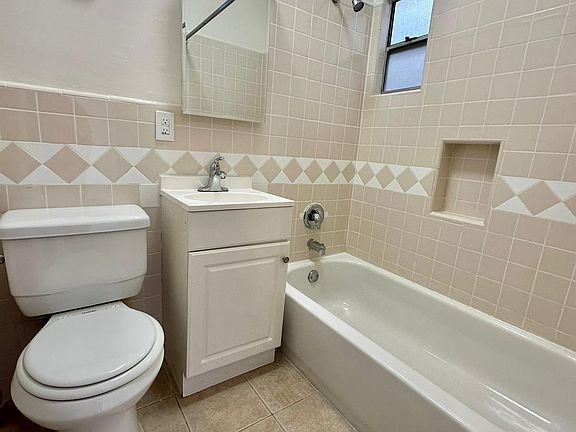 5th image of 544 N Heliotrope Dr #207