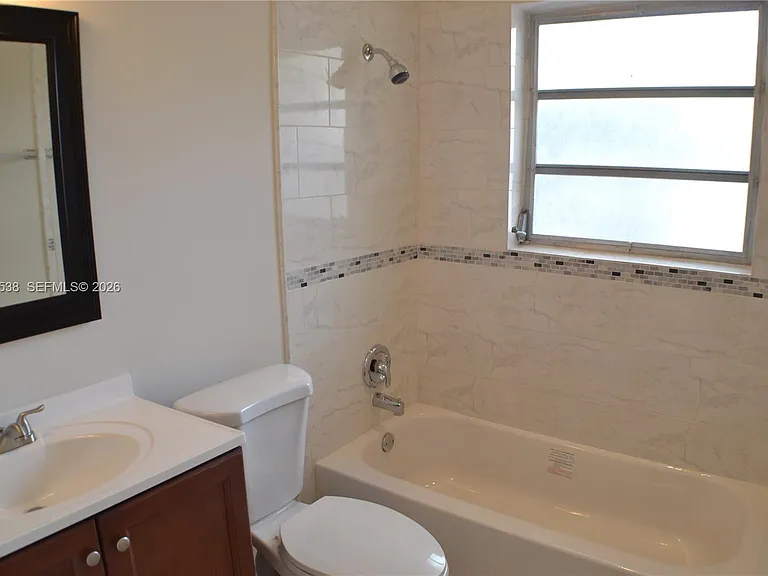 1028 NE 16th Ter #2 — Photo 7