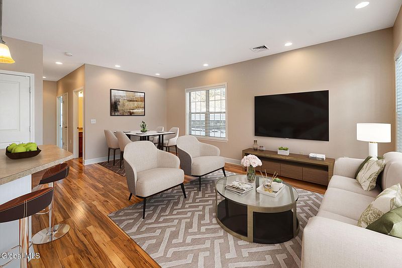 5th image of 73 Saratoga Road APT 15