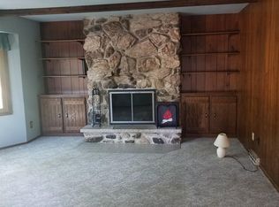 1090 Cardinal Ln, Union Grove, WI 53182