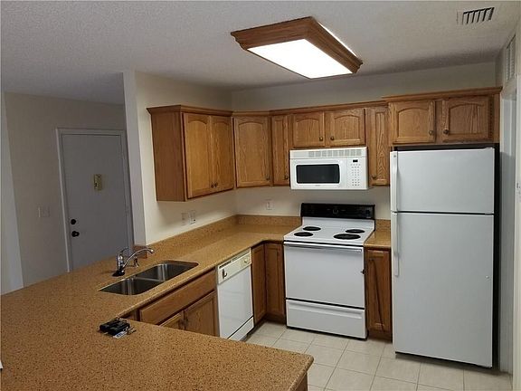 4th image of 2050 Oleander Blvd #10102