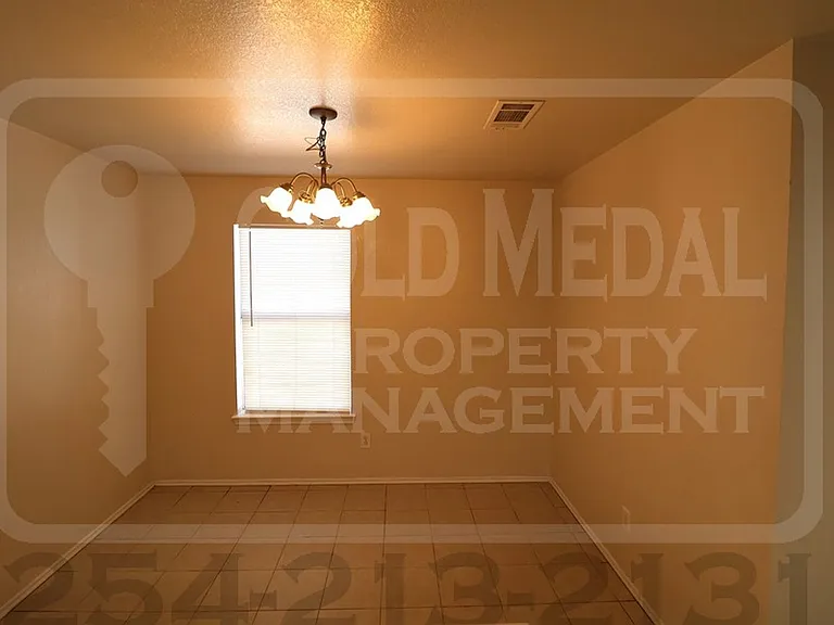 3402 Hereford Ln — Photo 6