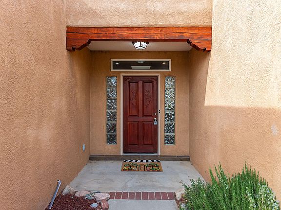 5th image of 901 Calle Coronado SE