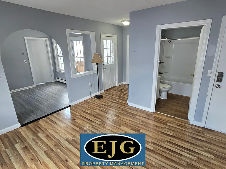 51-53 Laurel St #2 — Photo 8