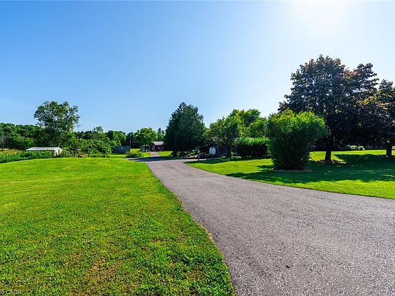 3rd image of 2172 Centre Rd