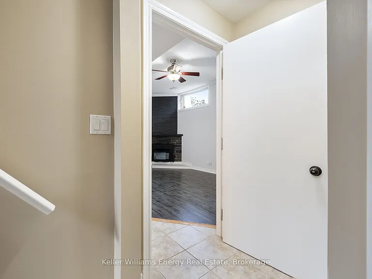 566 Dean Ave #LOWER — Photo 5