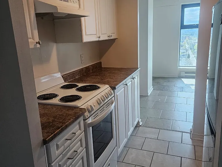 170 Lees Ave — Photo 45