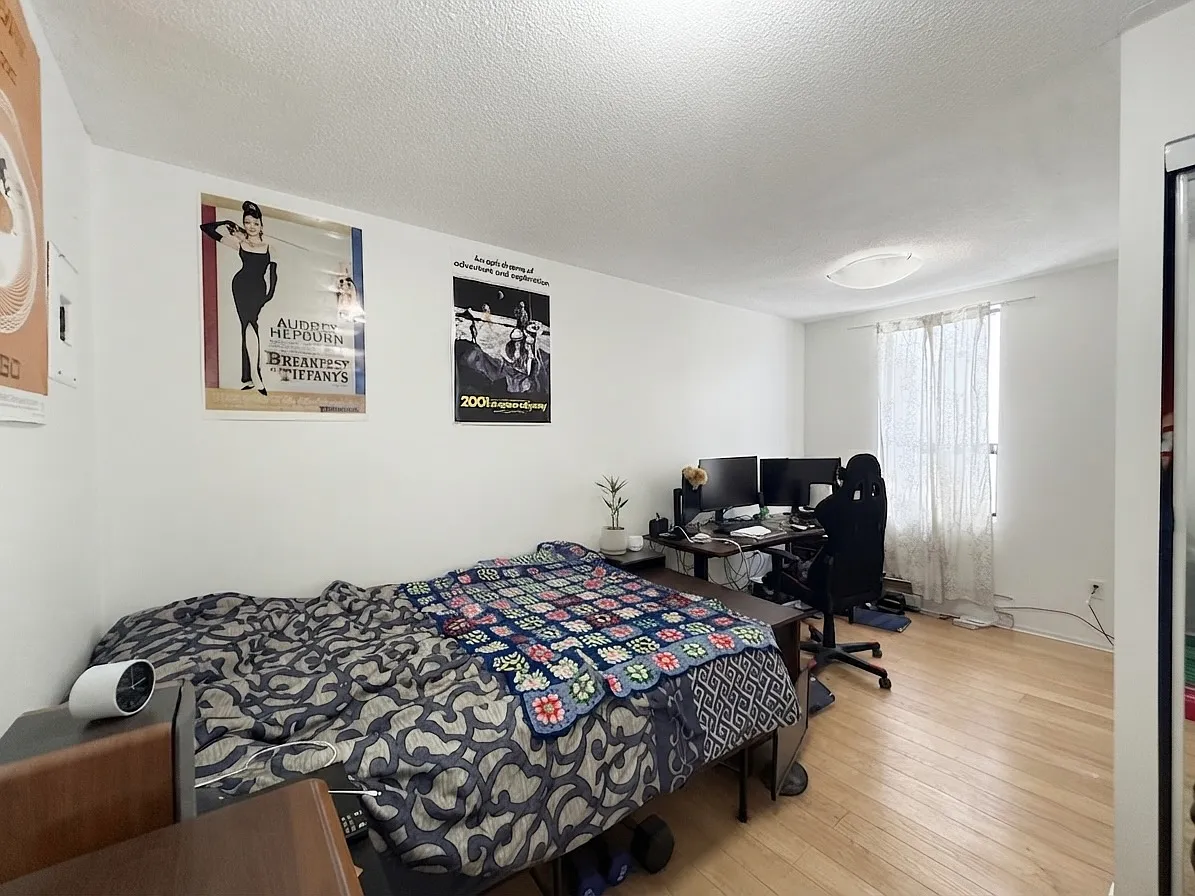 249 Logan Ave - Studio — Photo 4
