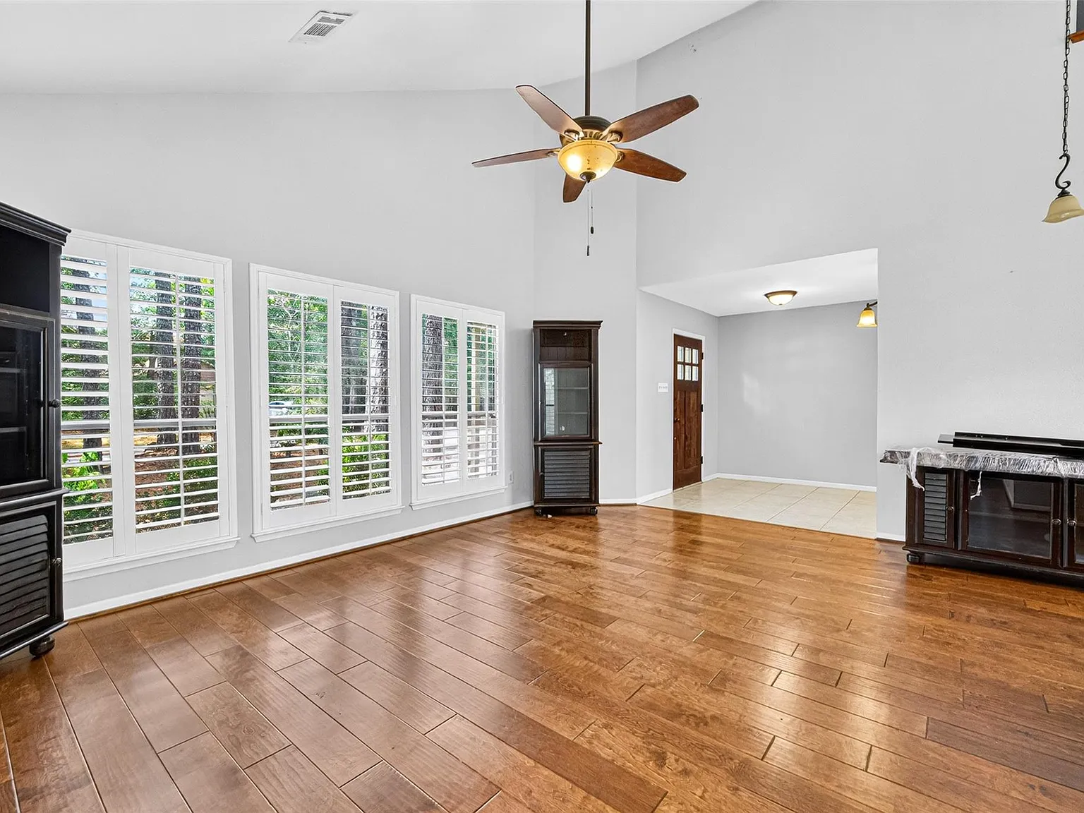 3 bed, 2.5 bath, 2221 sqft, $2,750 — Photo 4