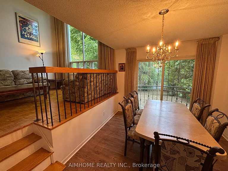 29 Snowshoe Cres — Photo 7