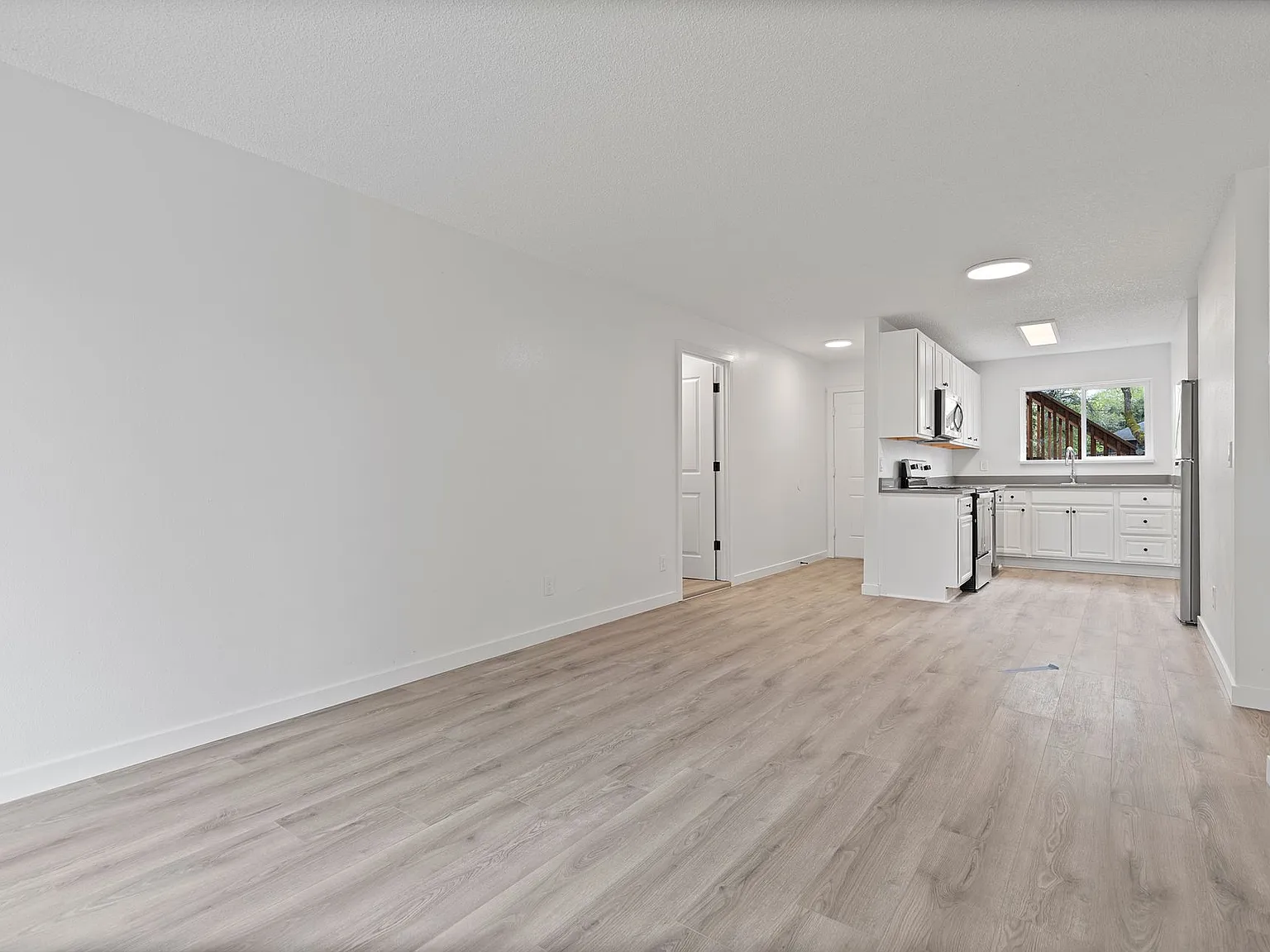 Newly Remodeled Kennedy Park Apartments! — Photo 3