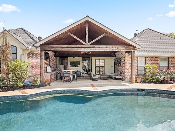3rd image of 203 Flagstone Ct