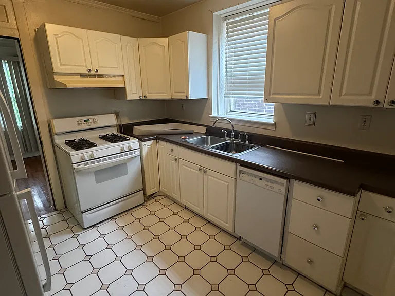 5227 Sutherland Ave #1 — Photo 5